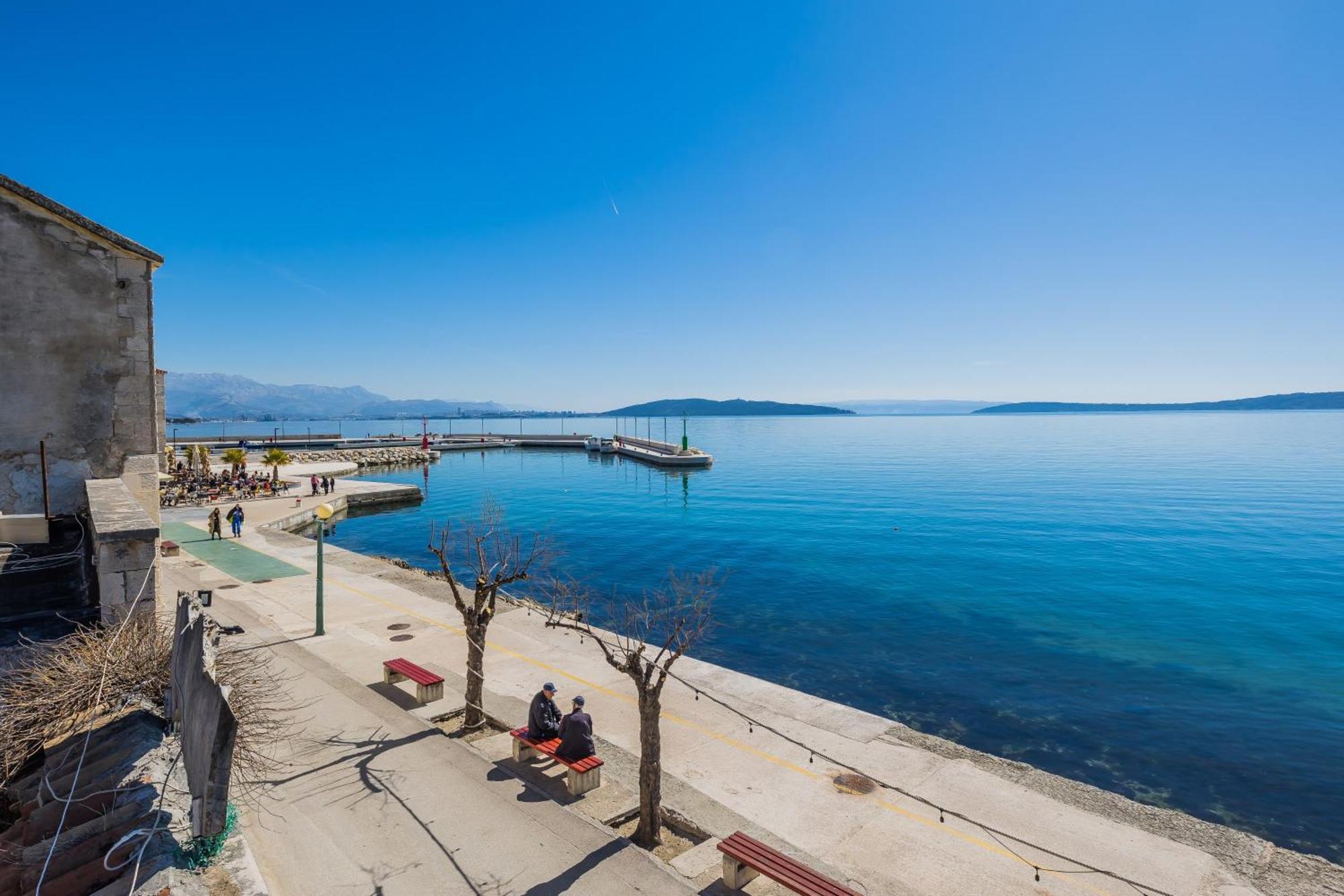 Modern Apartment Nikola In A Quiet Area Kaštel Stari Exterior foto